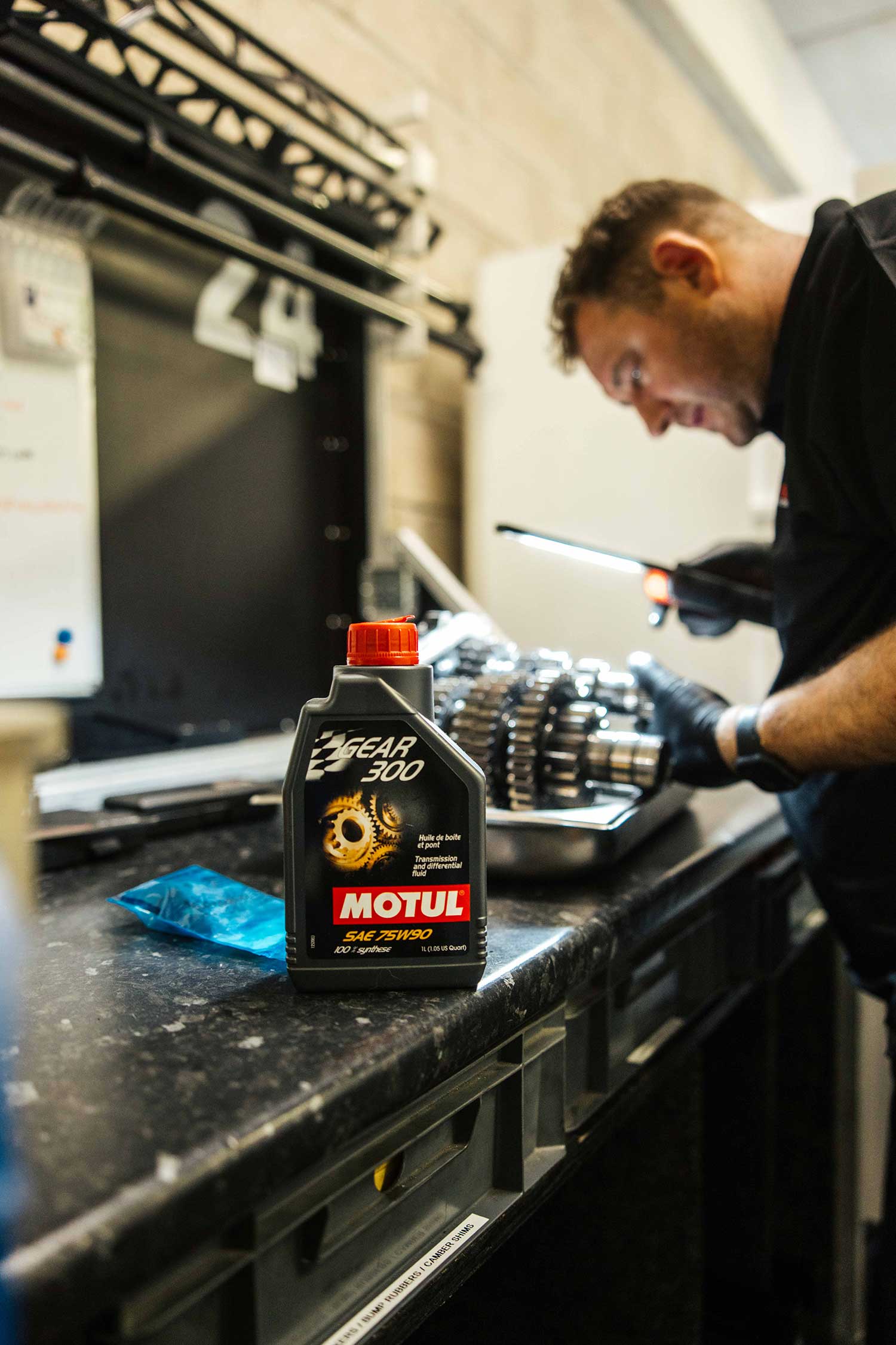 MOTUL GEAR 300 75W-90